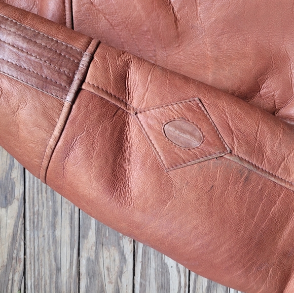 Vintage Leather Shearling Jacket - Picture 8 of 9
